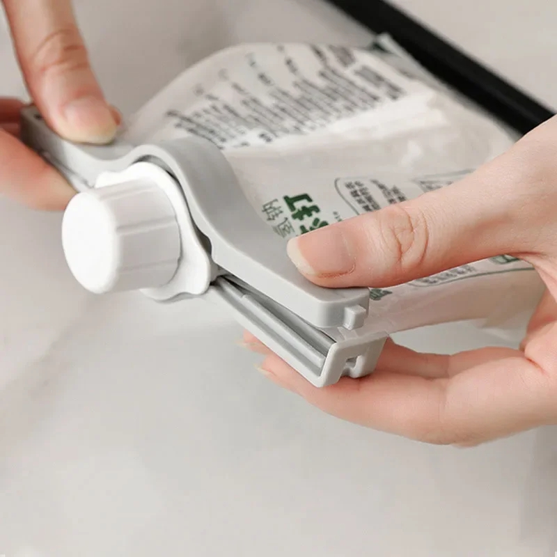 مشابك أكياس لحفظ الطعام والوجب - مراجعة Kitchen Gadgets Everyone Needs وسعره